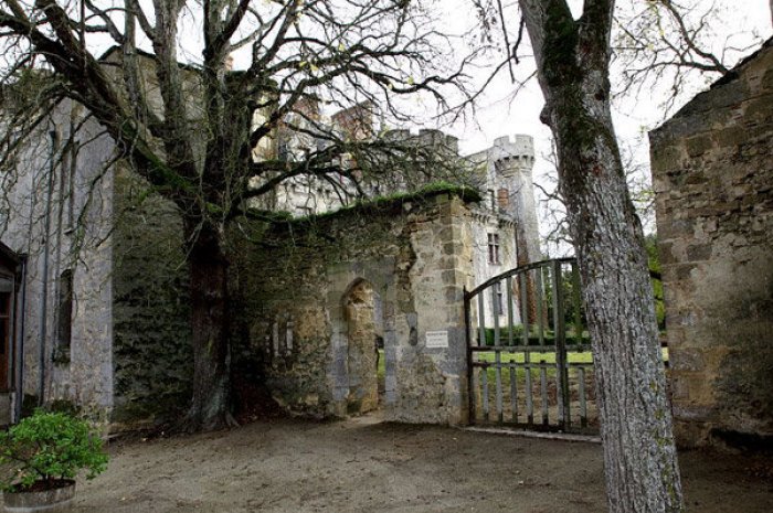 Situé dans l'Anjou, ce bâtiment date du 15ème siècle