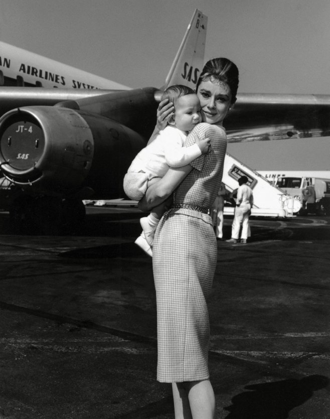 Audrey Hepburn et son premier fils Sean en 1961