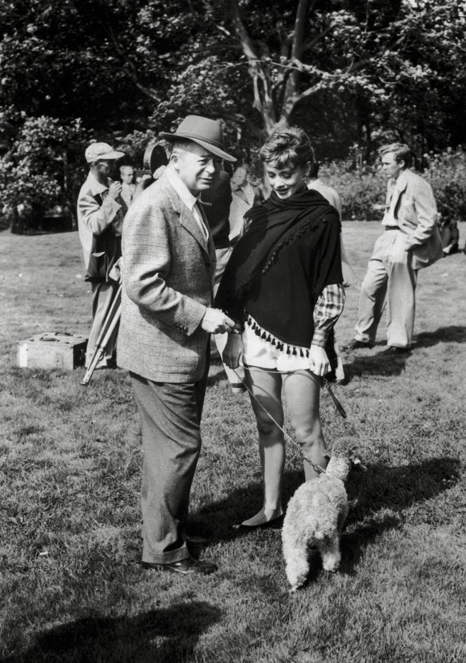 Audrey Hepburn et le réalisateur Billy Wilder sur le tournage du film "Ariane" en 1957