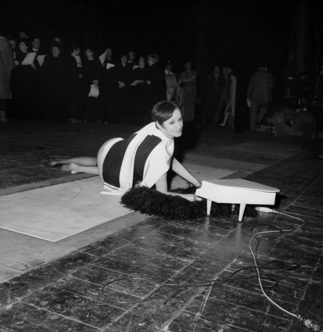 Barbara alias la "Femme piano" en 1965