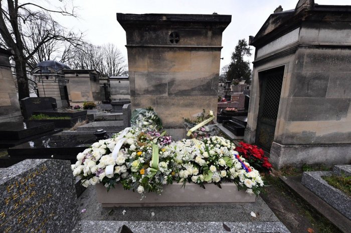 La tombe de Claude Brasseur au cimetière du Père-Lachaise
