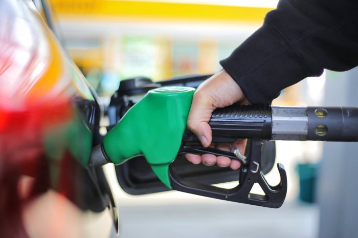 La remise de 15 centimes d'euros par litre de carburant : un début ?