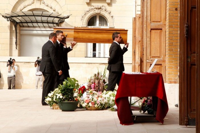Le cercueil de Pierre Mondy