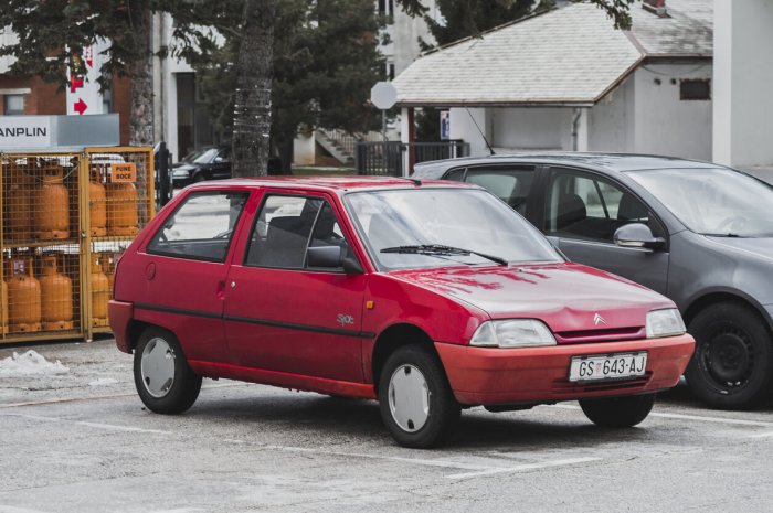 10. La Citroën AX