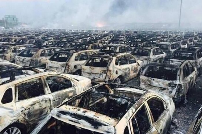 Des centaines de voitures brûlées