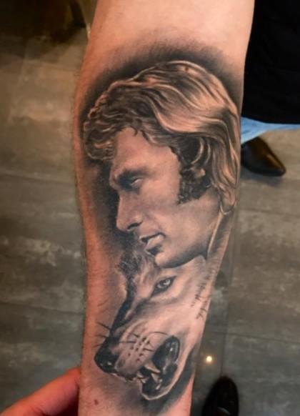 Un fan s'est fait tatouer son idole, Johnny Hallyday