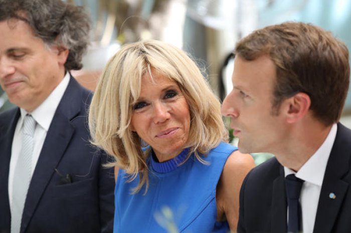 La frange de Brigitte Macron a disparu