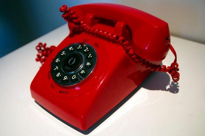 Un téléphone rouge pour contacter François Hollande