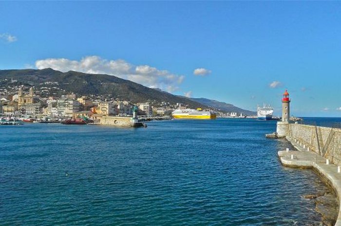 Bastia, Corse : 2 600 heures par an