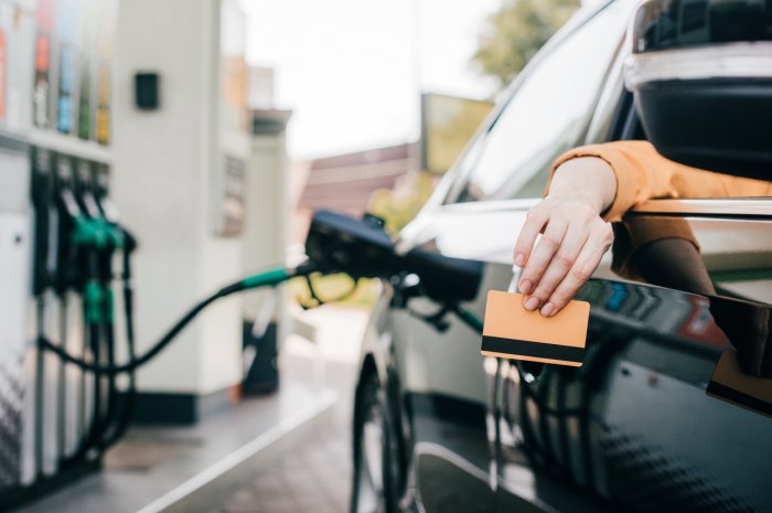 Trouver la station-essence la moins chère près de chez vous : jusqu'à 120€ par an