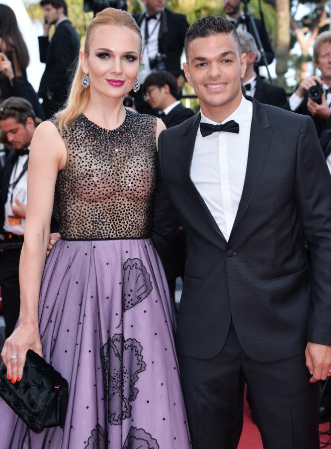 Cannes : la robe transparente de Angela Donava