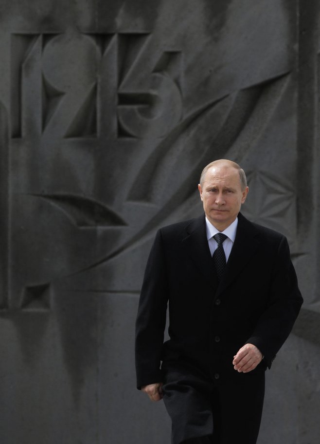 Vladimir Poutine se rend à la cérémonie de commémoration en hommage aux victimes du génocide des Arméniens