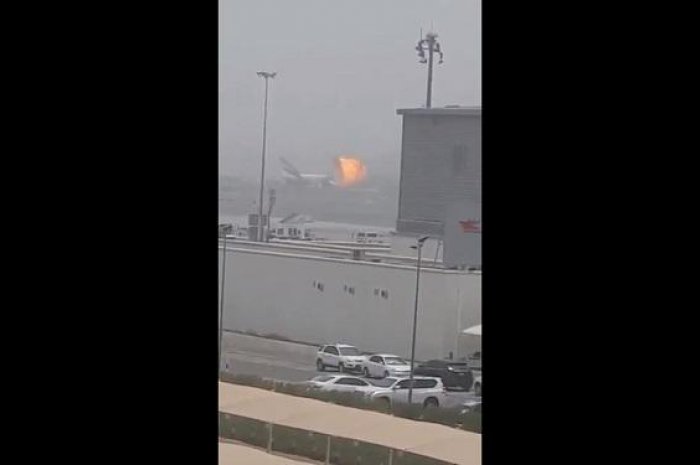 Une explosion a secoué la carlingue une fois l'avion à terre