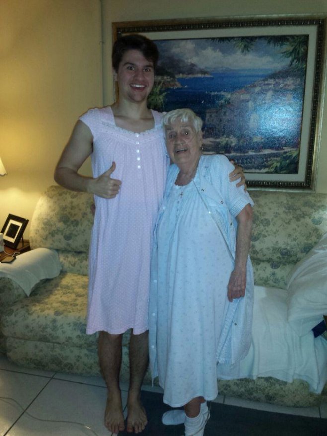 "J'ai dit à ma grand-mère de 84 ans que sa robe de chambre a l'air confortable... Elle n'a pas tardé à m'en offrir une"