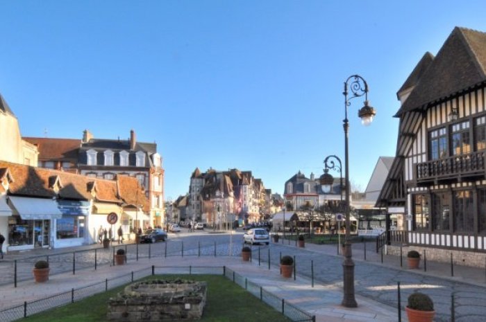 22. Deauville - Calvados (71,5% de résidences secondaires, 3 701 habitants)