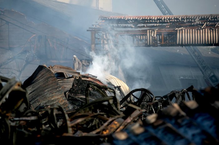 L'usine Lubrizol, ravagée par les flammes