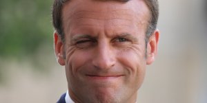 Emmanuel Macron : les SMS qu'il échange avec des Français