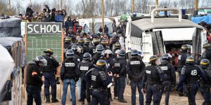 Ils se cousent les lèvres : le geste désespéré de migrants à Calais