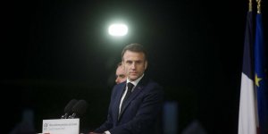 Remaniement, Européennes, JO... Quelles sont les bonnes résolutions d'Emmanuel Macron en 2024 ? 