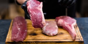 Supermarché : viande avariée, sauce pour cacher le goût... Révélation sur certaines boucheries