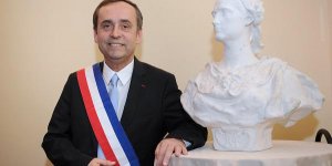 Couvre-feu à Béziers : Robert Ménard veut sanctionner les parents