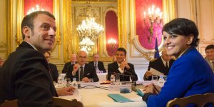 Emmanuel Macron et Najat Vallaud-Belkacem : bientôt une guerre des "chouchous" ? 
