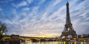 Mystère autour de la bombe découverte devant un immeuble à Paris