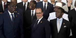 Premières piques de François Hollande au "président" Nicolas Sarkozy