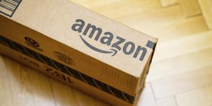 Colis : pourquoi des livreurs Amazon suspendent-ils leurs smartphones aux arbres ?