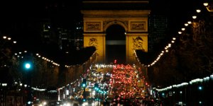 Fusillade sur les Champs-Elysées : un policier tué, un assaillant abattu 