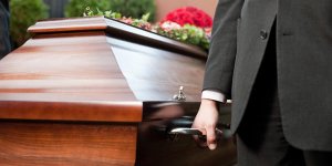 Bientôt une loi permettant des funérailles gratuites et laïques ?