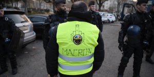 "Gilets jaunes" : Emmanuel Macron est-il en danger ?
