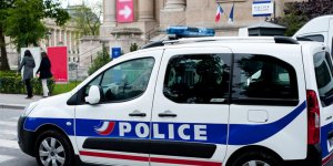 Essonne : un couple surpris en train de faire l’amour devant un commissariat 