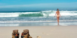 Randonnée, natation… : toutes ces activités que vous pouvez pratiquer nu en France cet été 
