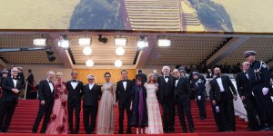 Cannes : un producteur montre ses fesses sur le tapis rouge et se fait arrêter 