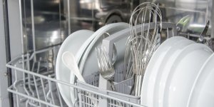 Pourquoi devriez-vous mettre une boule d'aluminium dans votre lave-vaisselle