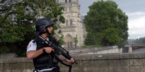 Attaque de Notre-Dame : le policier blessé au marteau témoigne