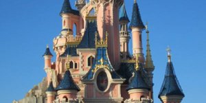Une association de handicapés dénonce des discriminations subies à Disneyland Paris