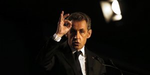 "Supprimer entre 300 000 et 350 000 fonctionnaires" : la proposition de Nicolas Sarkozy