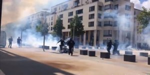 VIDEO Un CRS tabasse violemment un manifestant, la police invoque la légitime défense