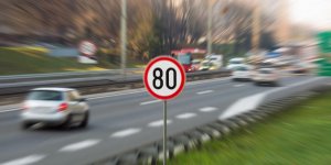 Amendes, 80 km/h… Comment l’Etat a économisé des milliards sur le dos des conducteurs