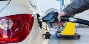 Carburants : les prix à la pompe n’ont jamais été aussi bas depuis 4 ans 