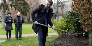 Tradition à Matignon : Manuel Valls a planté son chêne