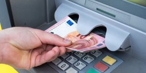 Carte bancaire : comment retirer de l'argent sans utiliser sa carte ?