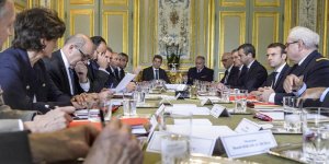 Prêts à "mentir pour protéger" Emmanuel Macron ? Le vrai profil des nouveaux ministres