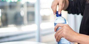 Rappel d'eau minérale : les magasins où il faut ramener ses bouteilles
