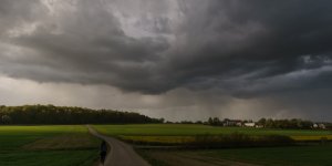 Météo : des orages attendus dès 14 heures dans 15 départements