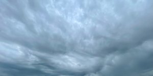 Météo : les 30 départements en vigilance vent, orages et inondations ce mercredi 