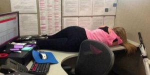 Photos : ces gens pris en flagrant délit de sieste au travail !