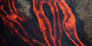 En photos : le Piton de la Fournaise est entré en éruption 